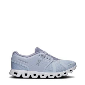 On Women's Cloud 5 Sneaker in Heather/Fossil